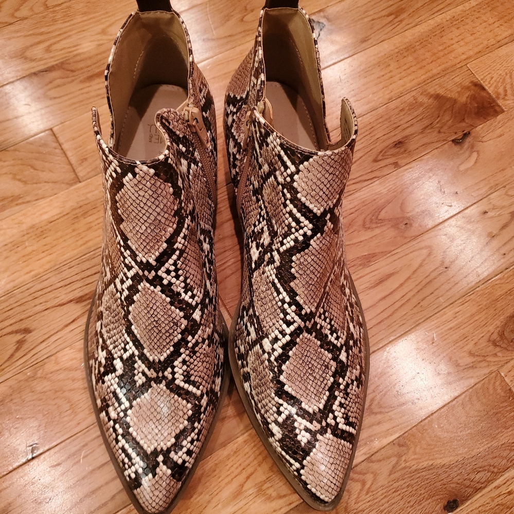 NWOT Faux Snakeskin Time and Tru Boots Size 11
